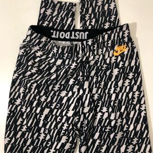 COPY - Nike leggings Women’s Medium black and white